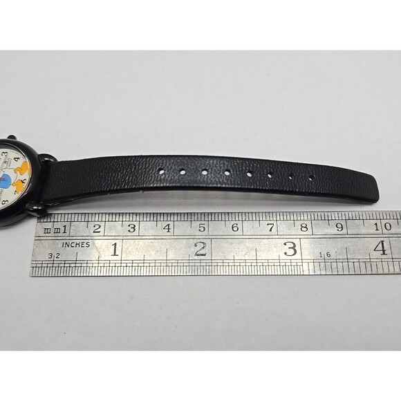 DISNEY DONALD DUCK FAMILY DIAL VINTAGE QUARTZ WATCH  Vintage Lorus Donald Duck Disney V811 1651 Quartz Watch Japan